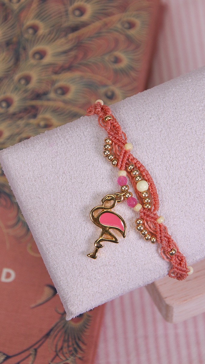 Pulsera de verano en micromacramé