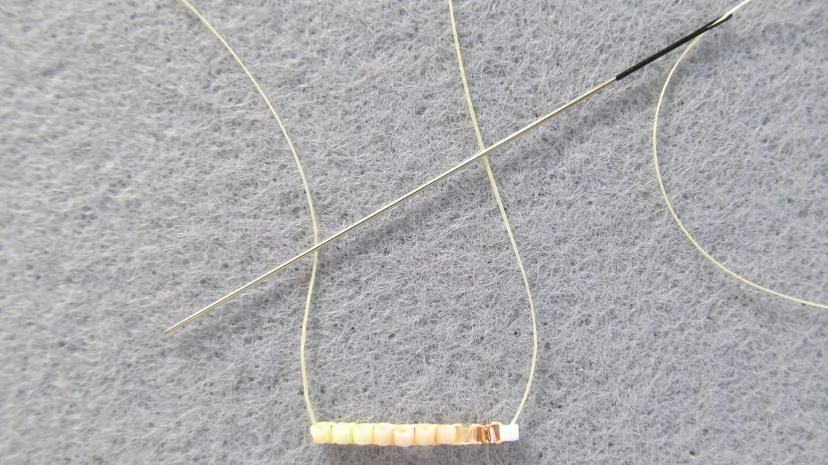 Pendientes con flecos de perlas miyuki : Paso 1