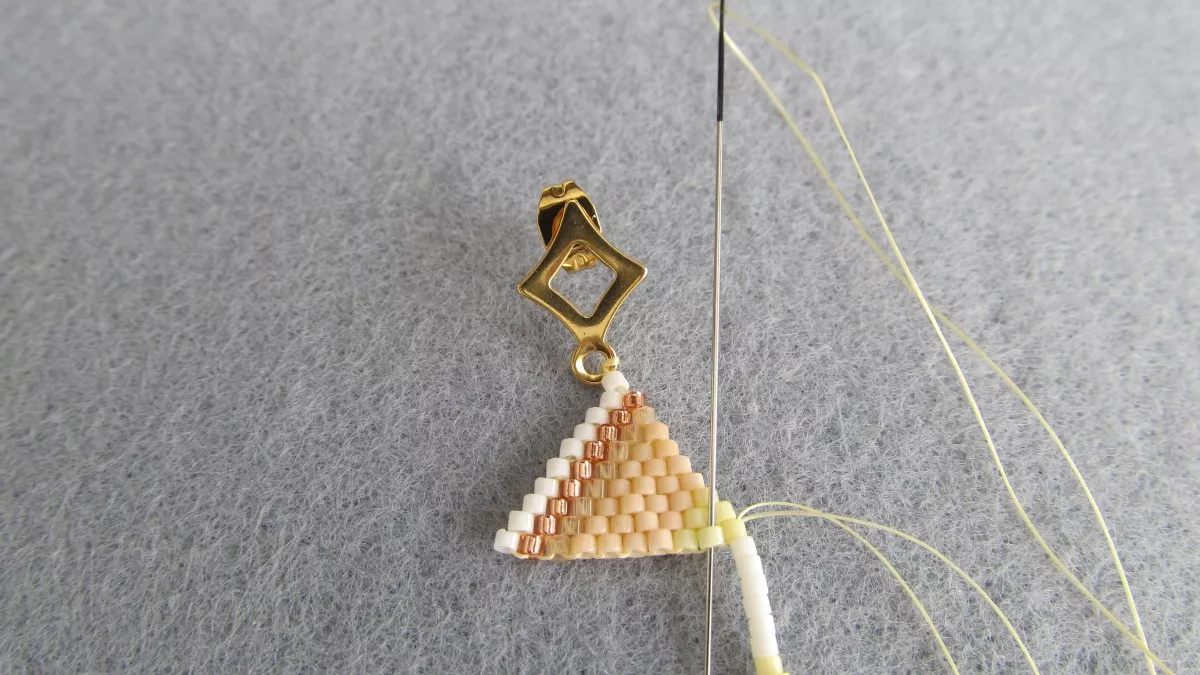 Pendientes con flecos de perlas miyuki : Paso 5