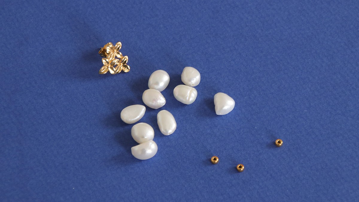 Pendientes de perlas de agua dulce : Paso 1 Pendientes de perlas de agua dulce : Paso 1