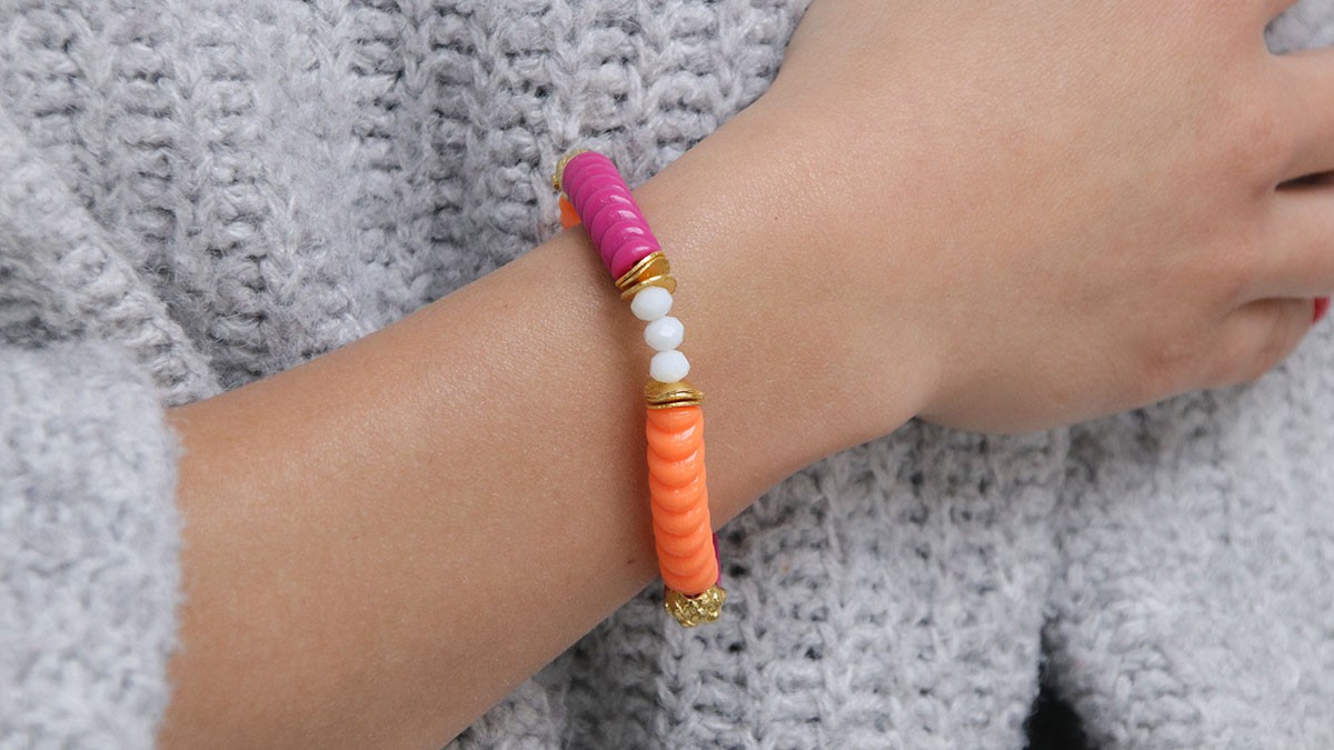 Esquema Pulseras elásticas con cuentas tubulares de fantasía Esquema Pulseras elásticas con cuentas tubulares de fantasía