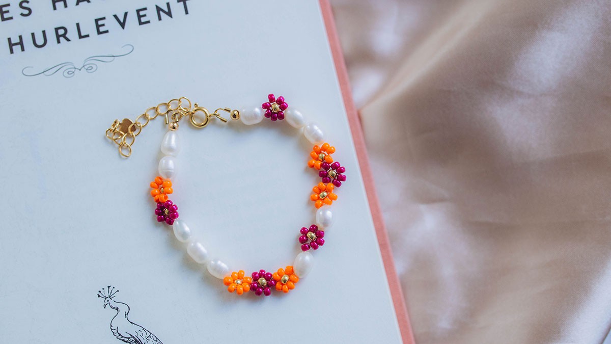 Esquema Pulsera flor de perlas de agua dulce y rocallas Esquema Pulsera flor de perlas de agua dulce y rocallas