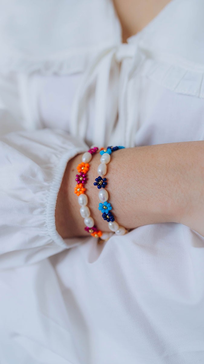 Pulsera flor de perlas de agua dulce y rocallas