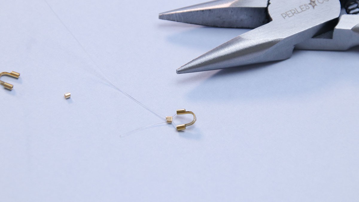 Pulsera flor de perlas de agua dulce y rocallas : Paso 1 Pulsera flor de perlas de agua dulce y rocallas : Paso 1