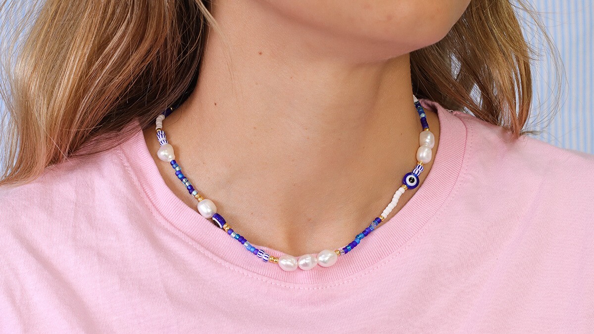 Collar de perlas blancas y azules para el verano - Rocallas Miyuki y perlas de agua dulce