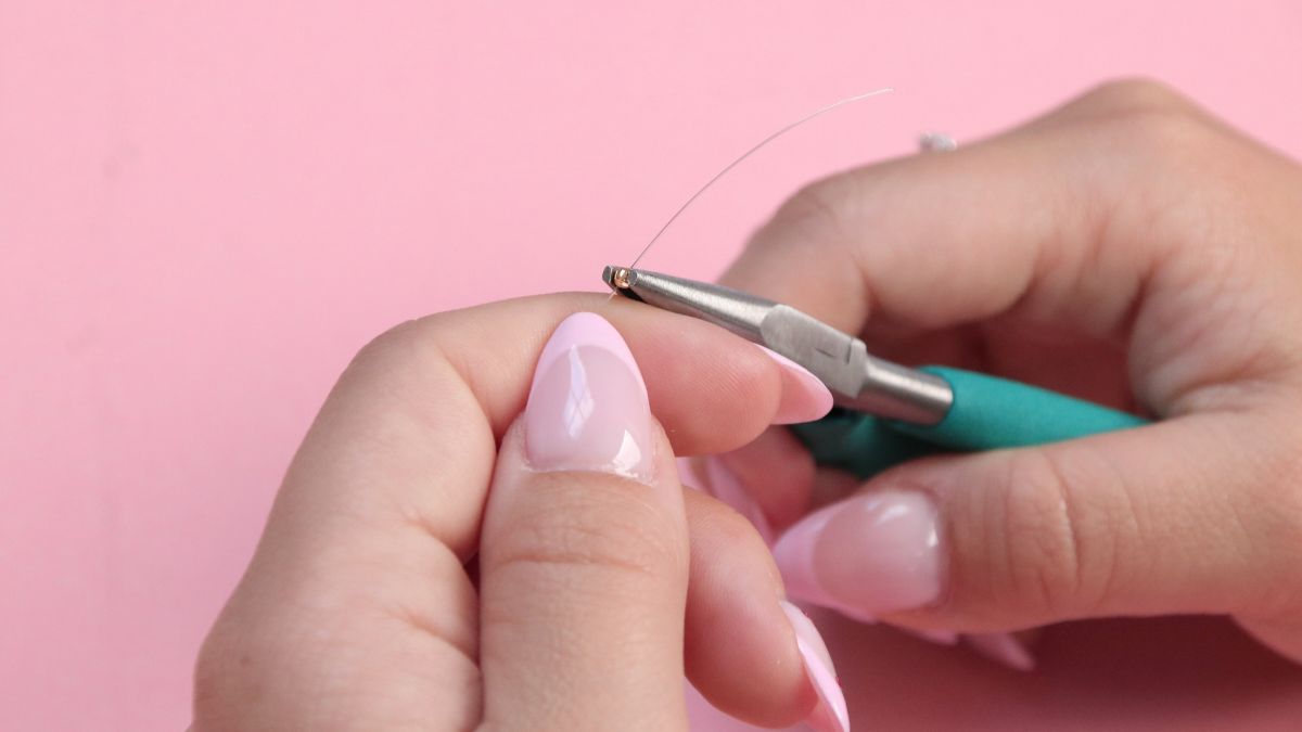 Collar de perlas blancas y azules para el verano - Rocallas Miyuki y perlas de agua dulce : Paso 2