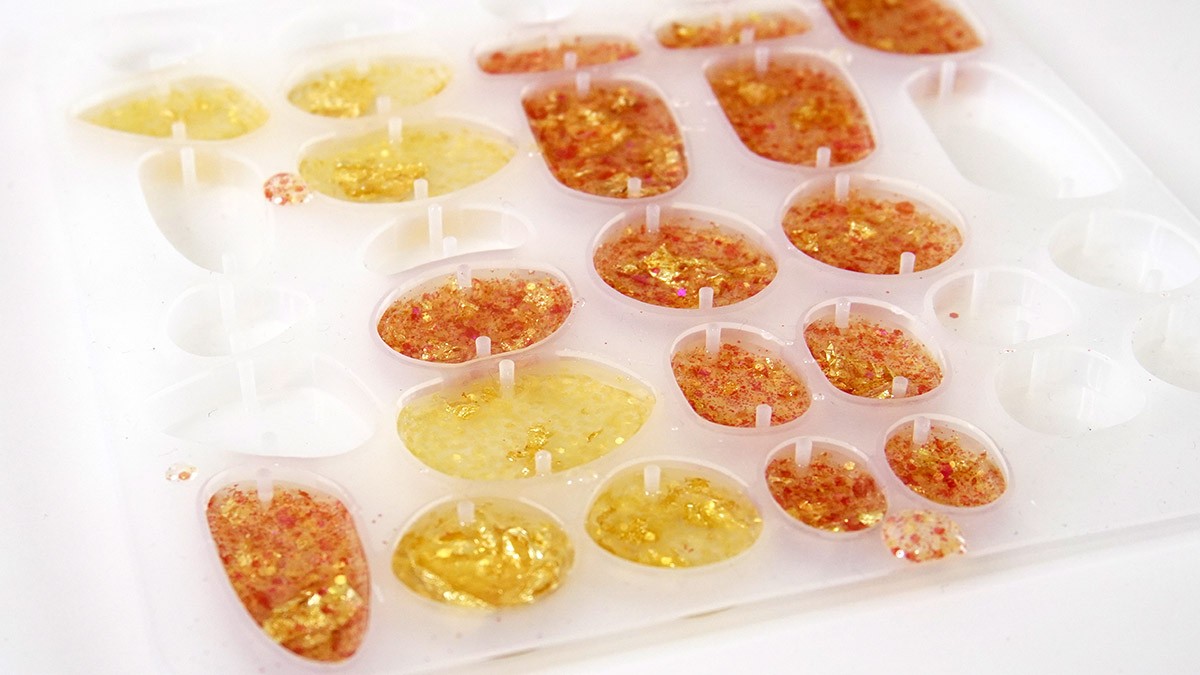 Pendientes de resina epoxi y purpurina : Paso 1