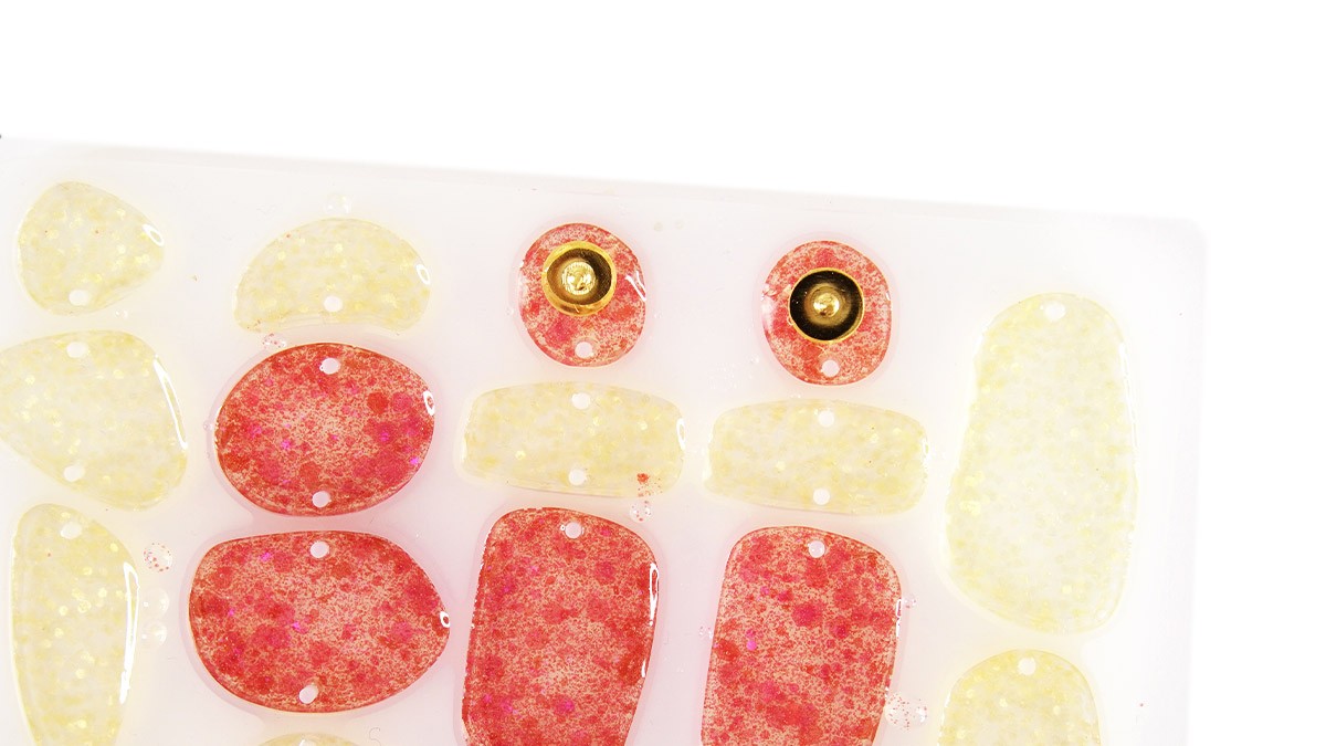 Pendientes de resina epoxi y purpurina : Paso 2