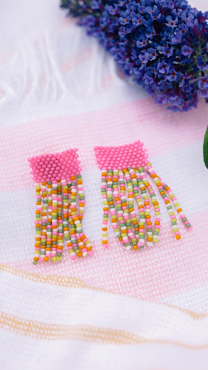 Esquema Par de pendientes de flecos en tejido peyote