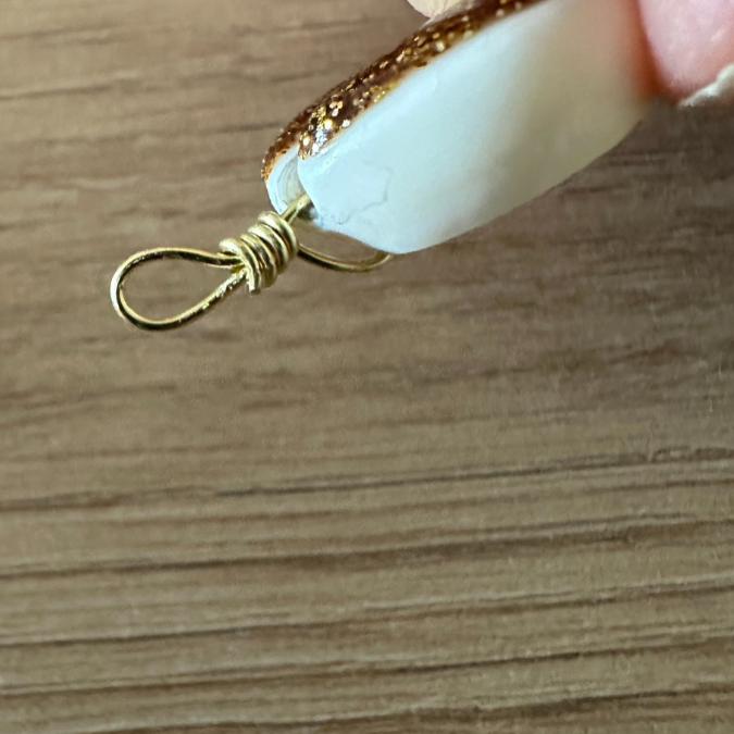 Tobillera con charms y cinta de seda : Paso 1 Tobillera con charms y cinta de seda : Paso 1