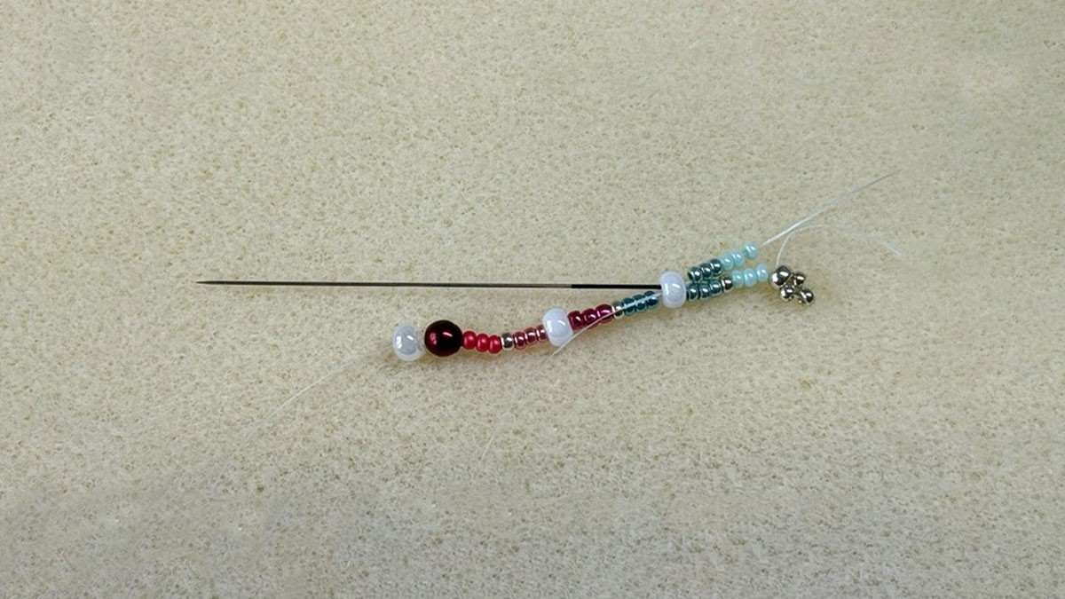 Collar de red con Rocallas 11/0 : Paso 3