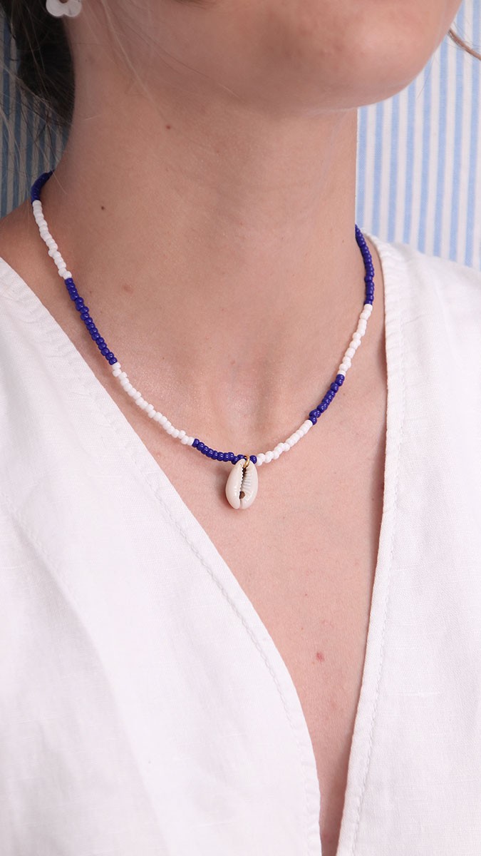 Esquema Collar de cuentas de rocalla y conchas de cauri Esquema Collar de cuentas de rocalla y conchas de cauri