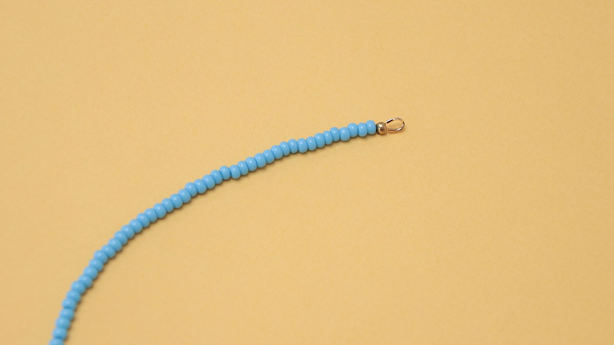 Collar de cuentas de rocalla y conchas de cauri : Paso 3 Collar de cuentas de rocalla y conchas de cauri : Paso 3