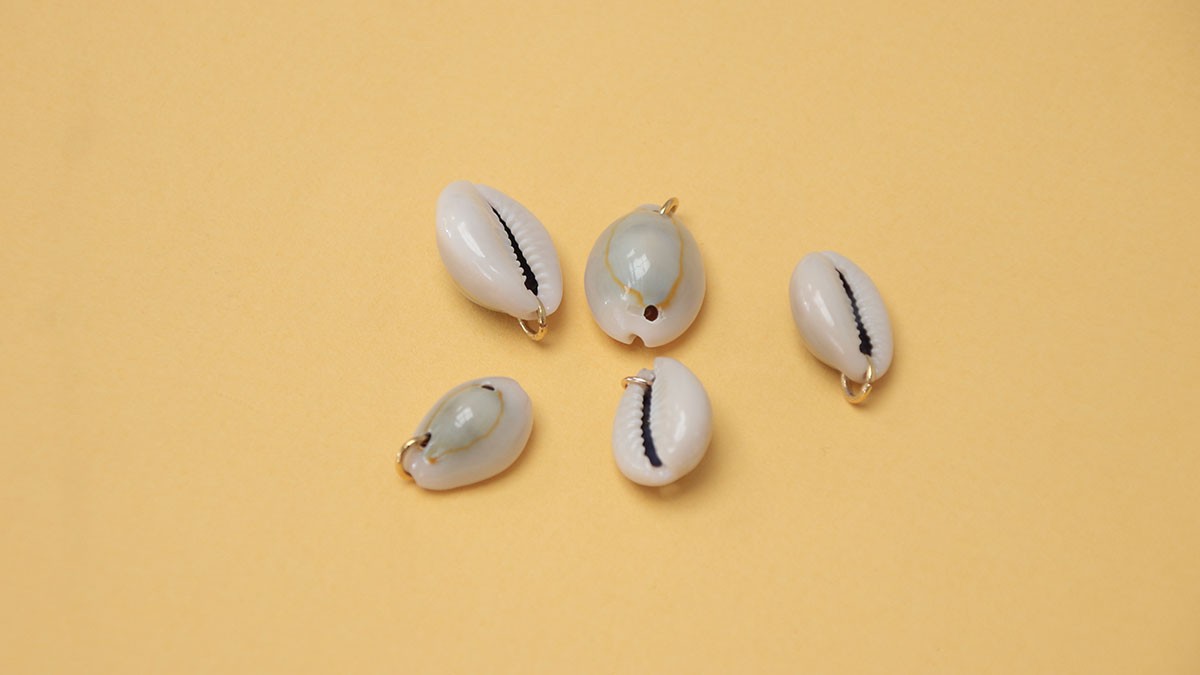 Collar de cuentas de rocalla y conchas de cauri : Paso 4 Collar de cuentas de rocalla y conchas de cauri : Paso 4