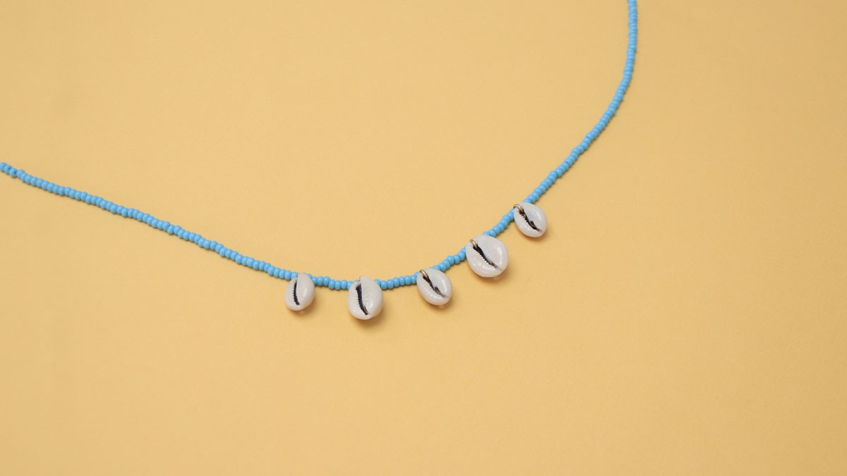 Collar de cuentas de rocalla y conchas de cauri : Paso 6 Collar de cuentas de rocalla y conchas de cauri : Paso 6