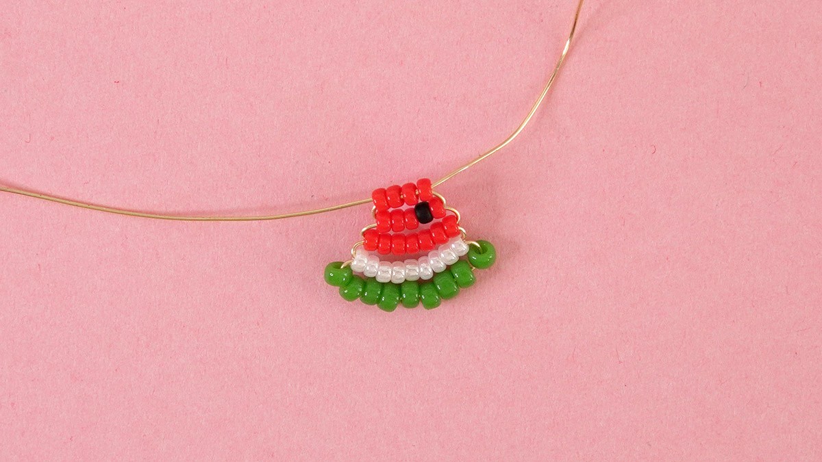 Collar de perlas con colgantes de sandía : Paso 6