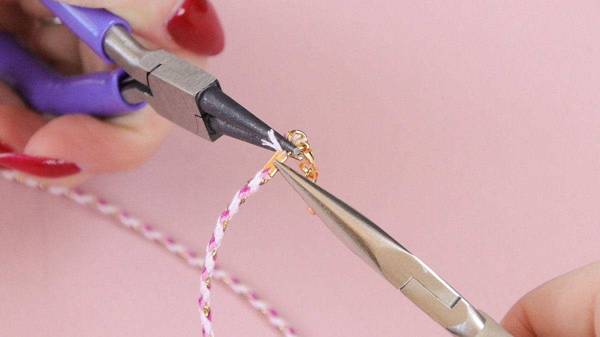 Collar de cordón de verano con colgantes : Paso 4