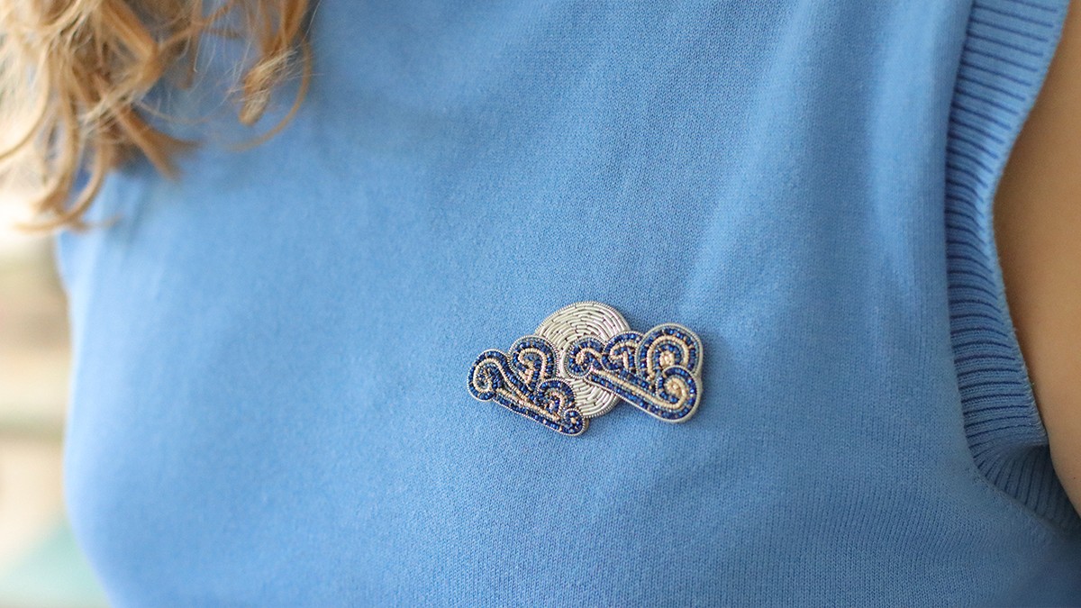 Broche de joyería Misty Moon con Cannetille e hilo Kreinik Broche de joyería Misty Moon con Cannetille e hilo Kreinik