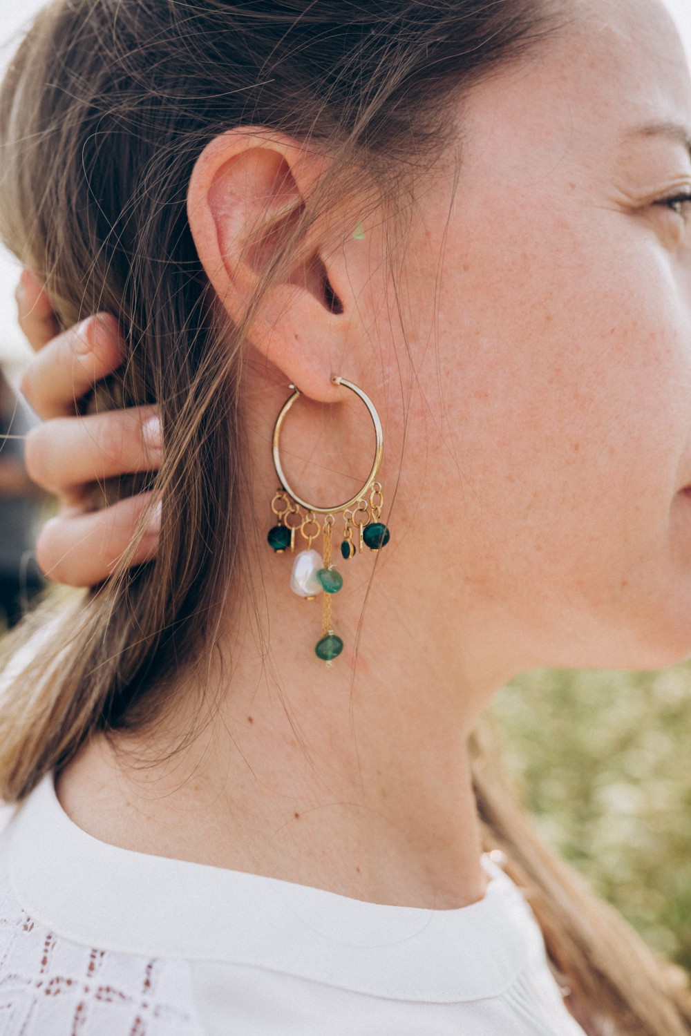 Esquema Pendientes de aro con múltiples dijes y piedras naturales Esquema Pendientes de aro con múltiples dijes y piedras naturales