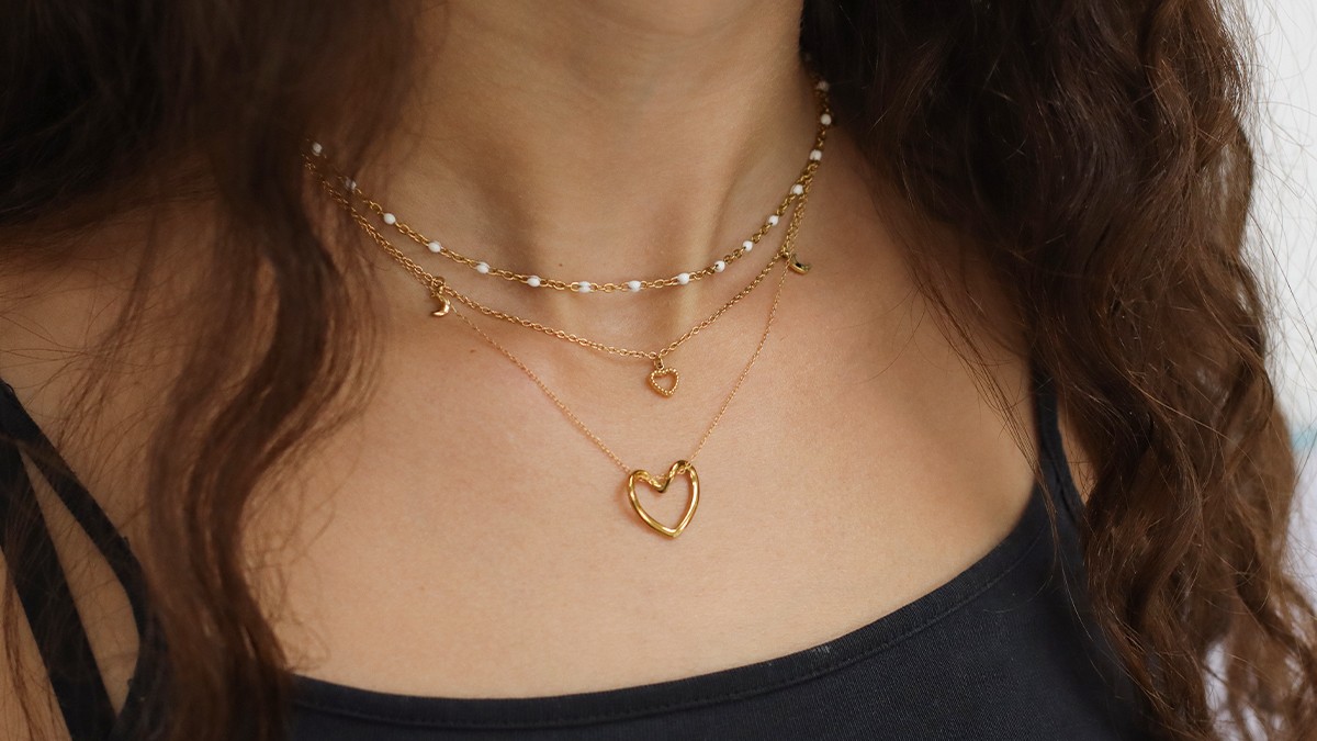 Trío de collares colgantes corazón de acero inoxidable dorado