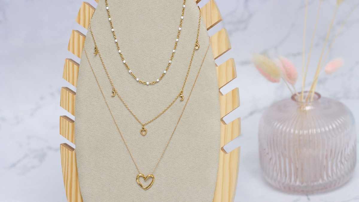 Esquema Trío de collares colgantes corazón de acero inoxidable dorado Esquema Trío de collares colgantes corazón de acero inoxidable dorado