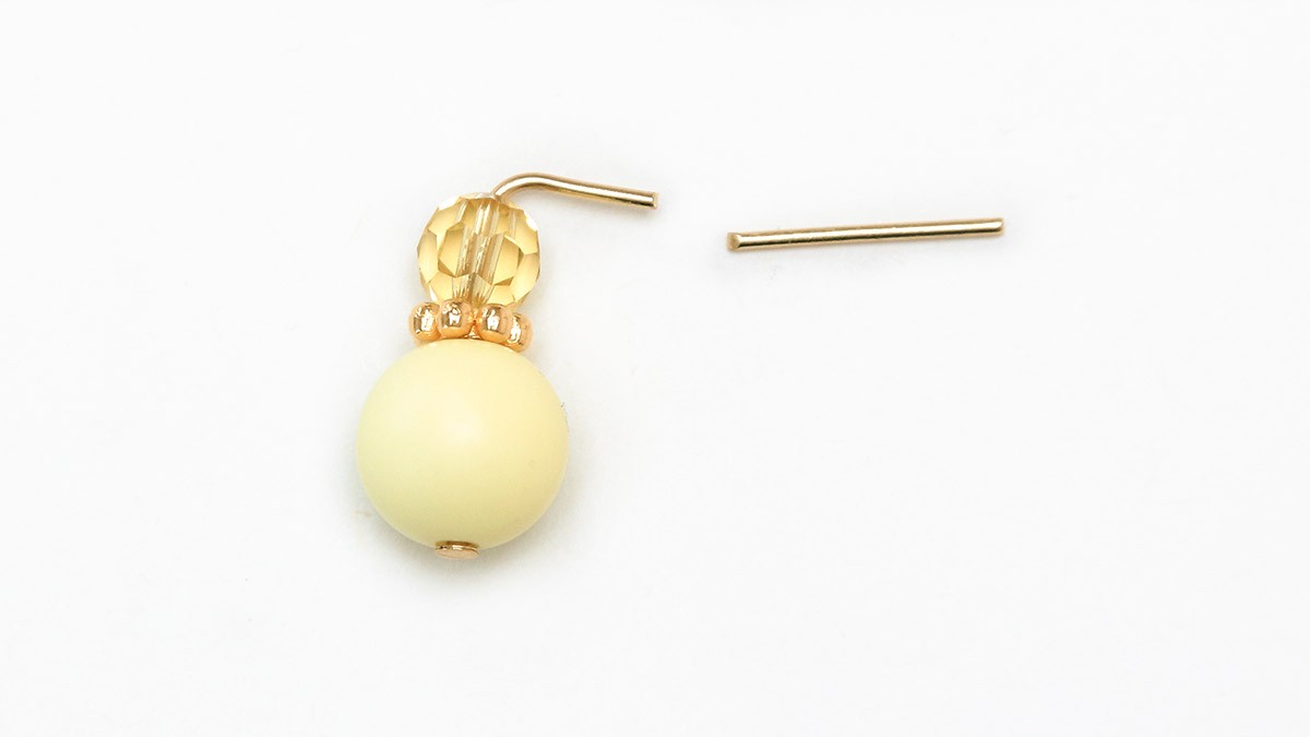 Pendientes de cristal y perlas de colores : Paso 1