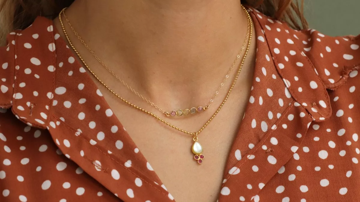 Collares de piedra natural y nácar