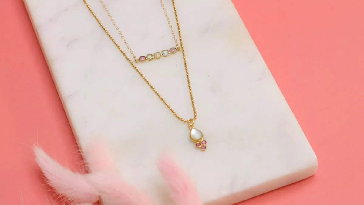 Esquema Collares de piedra natural y nácar