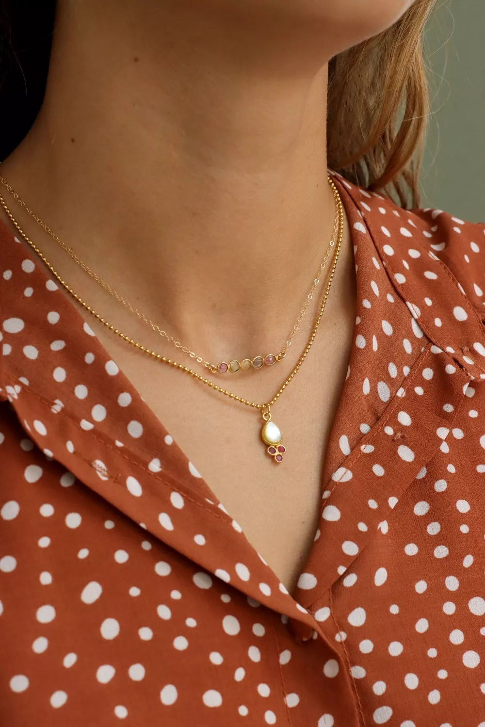 Collares de piedra natural y nácar