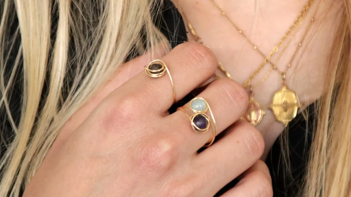 Anillo de alambre de metal aguamarina