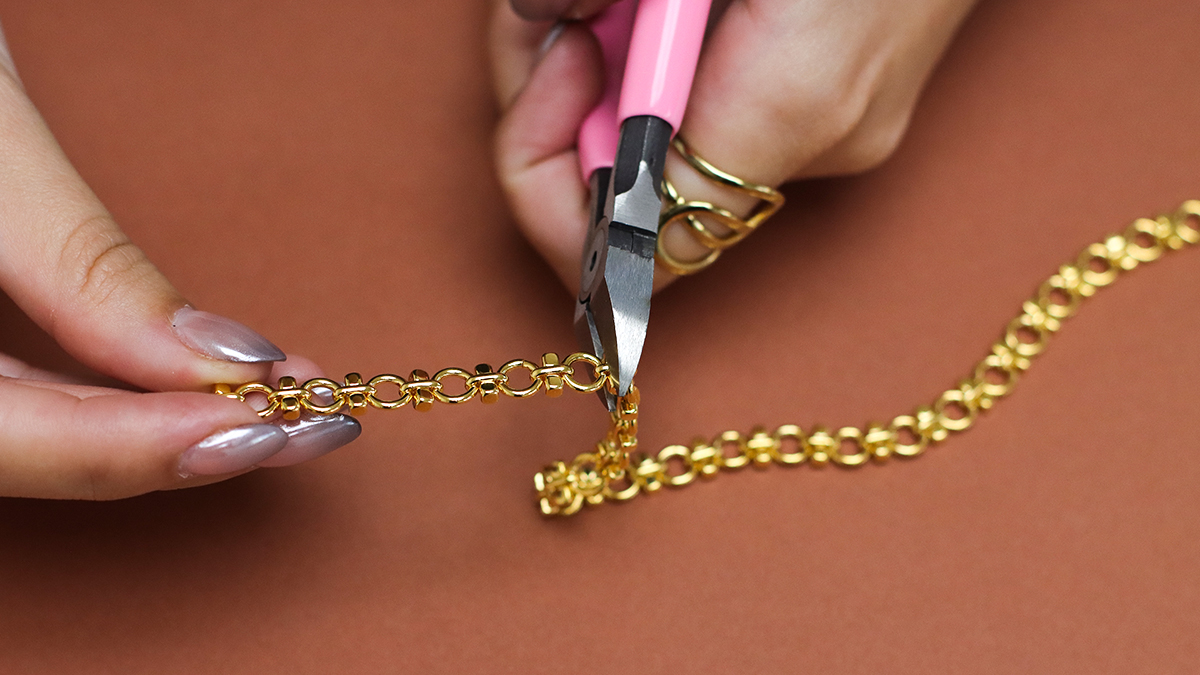 Pulsera vintage de eslabones dobles con Engaste de cristal Aurora : Paso 2