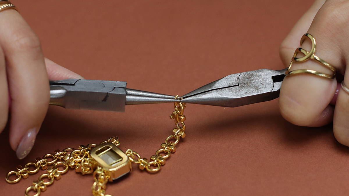 Pulsera vintage de eslabones dobles con Engaste de cristal Aurora : Paso 8