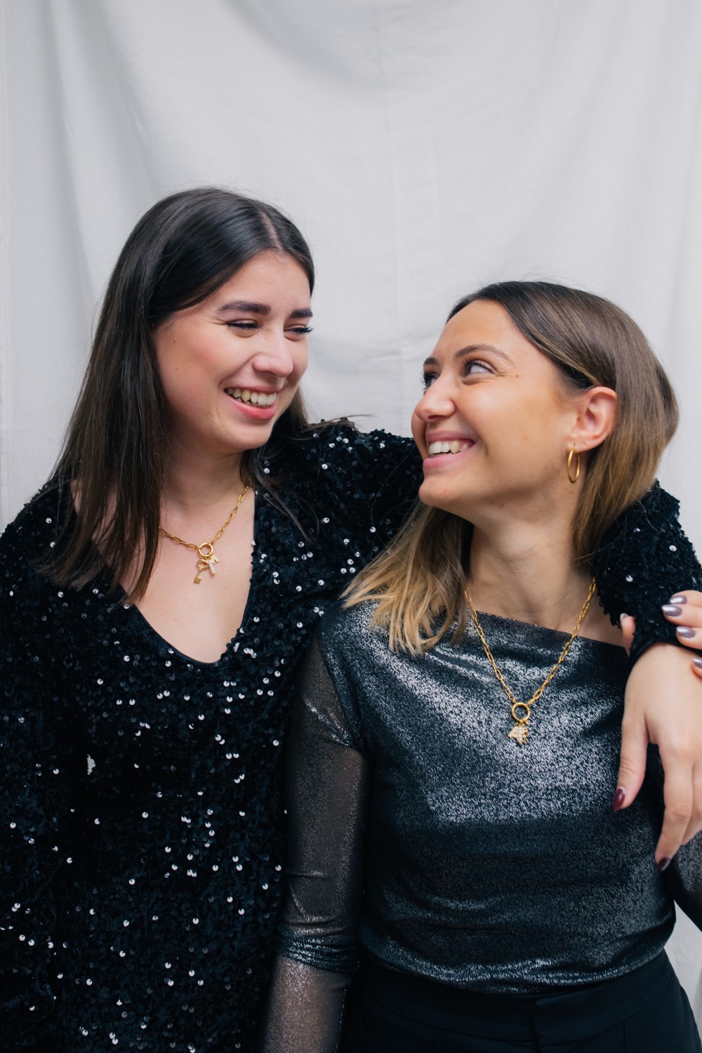 Esquema Collar mosquetón con colgantes