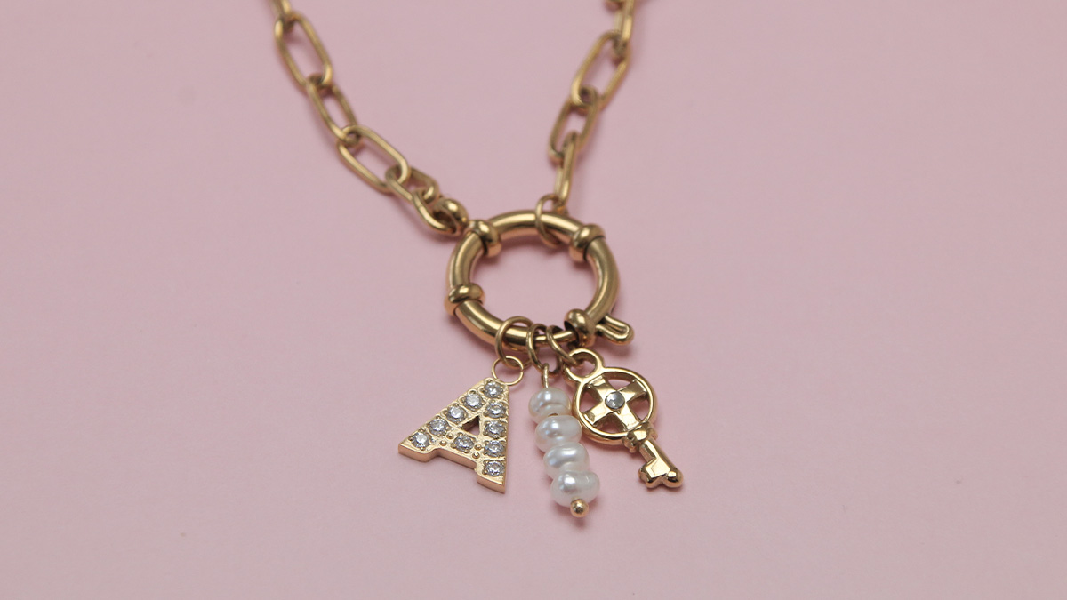 Collar mosquetón con colgantes : Paso 3