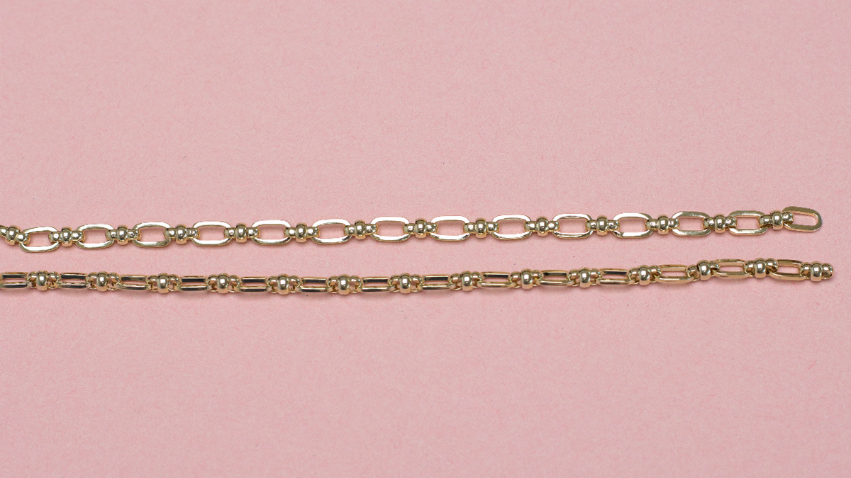 Pulsera vintage de malla dorada con dijes : Paso 1