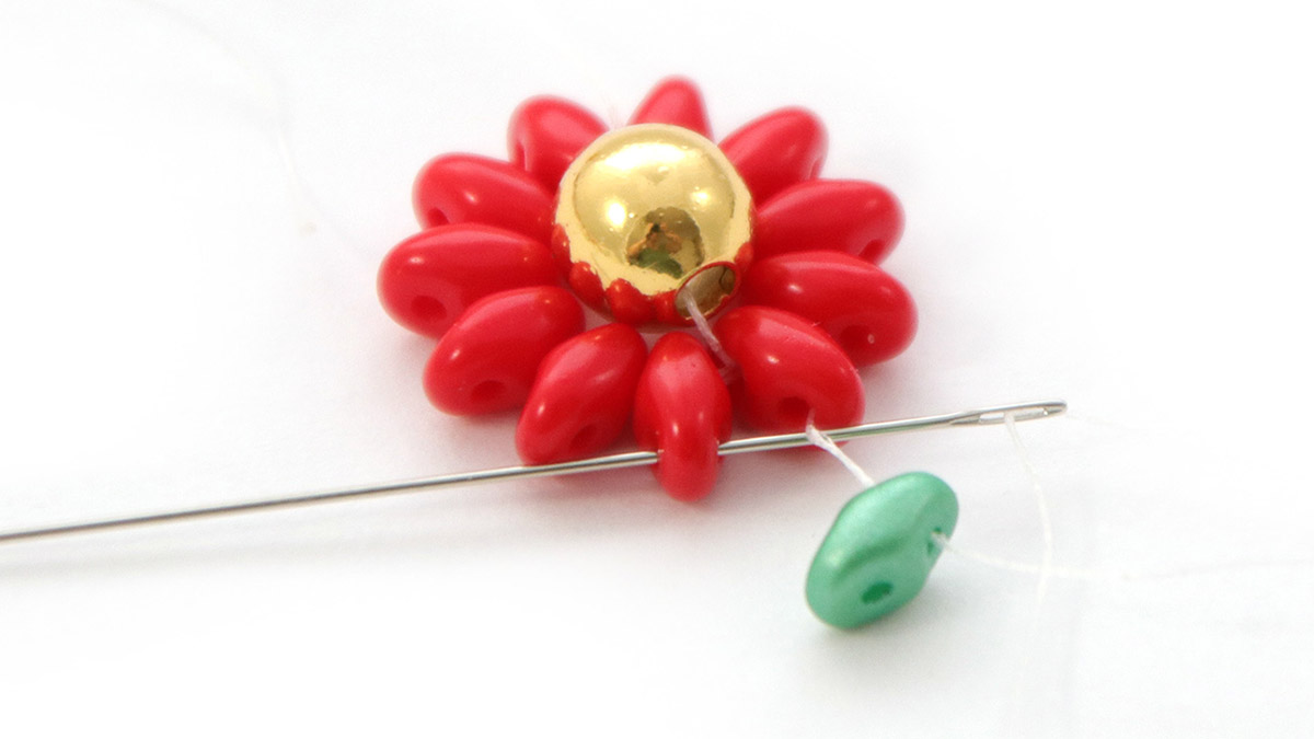 DIY Flor de Navidad SuperDuo Marcador de Cuentas de Cristal : Paso 4