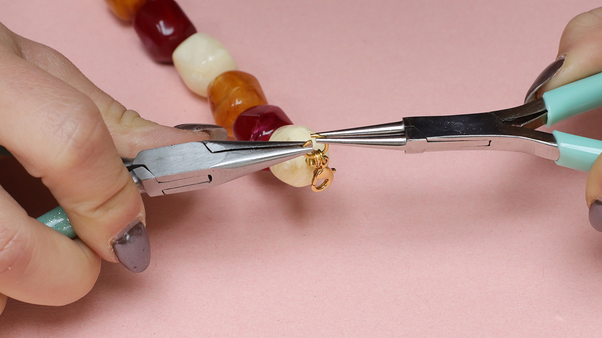 Collar XXL de perlas de colores con colgante sol : Paso 5