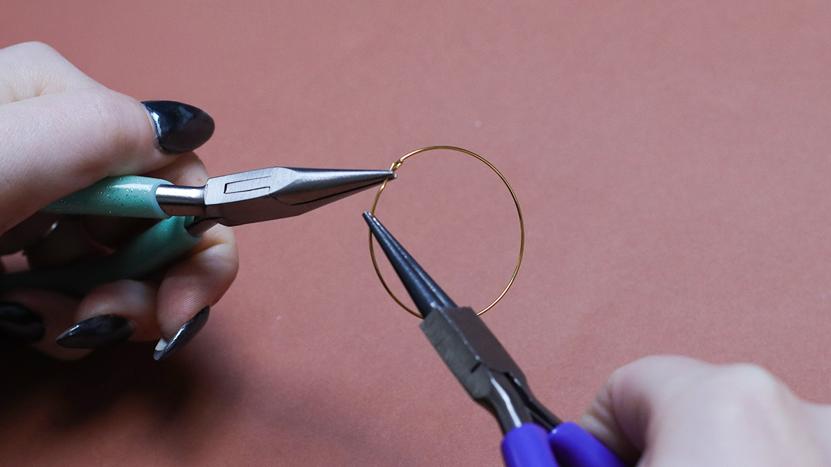 Pendientes de aro con cuentas de piedra natural : Paso 1 Pendientes de aro con cuentas de piedra natural : Paso 1