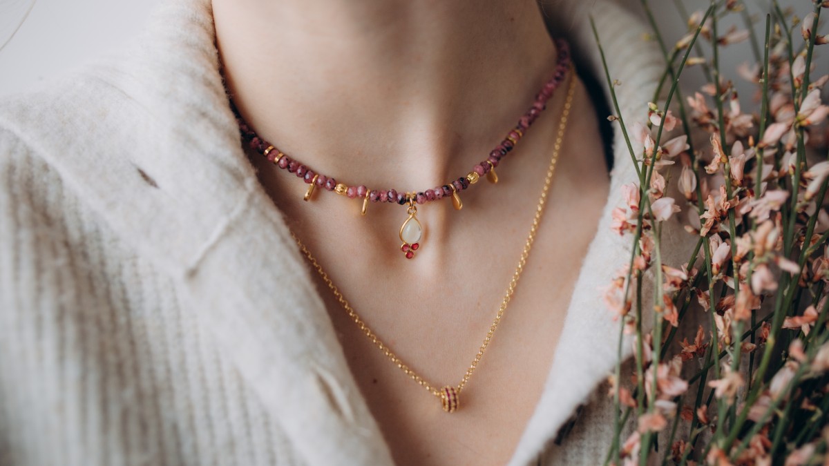 Collar de doble hilera de piedras naturales