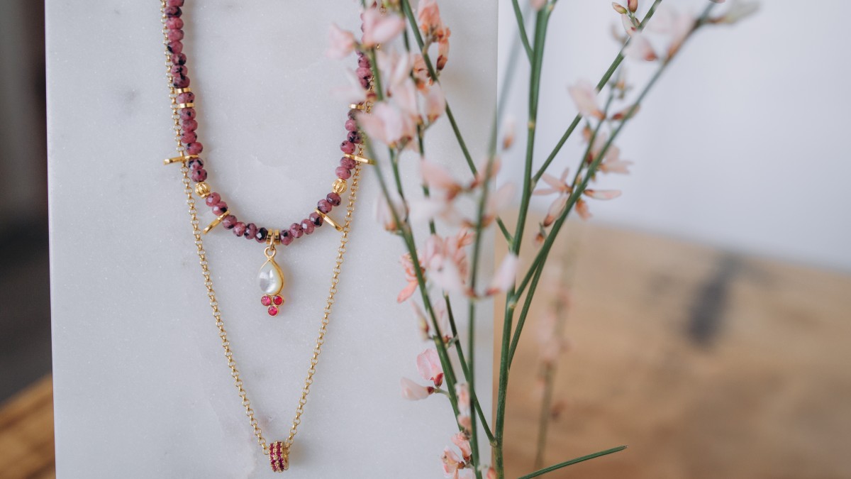 Esquema Collar de doble hilera de piedras naturales