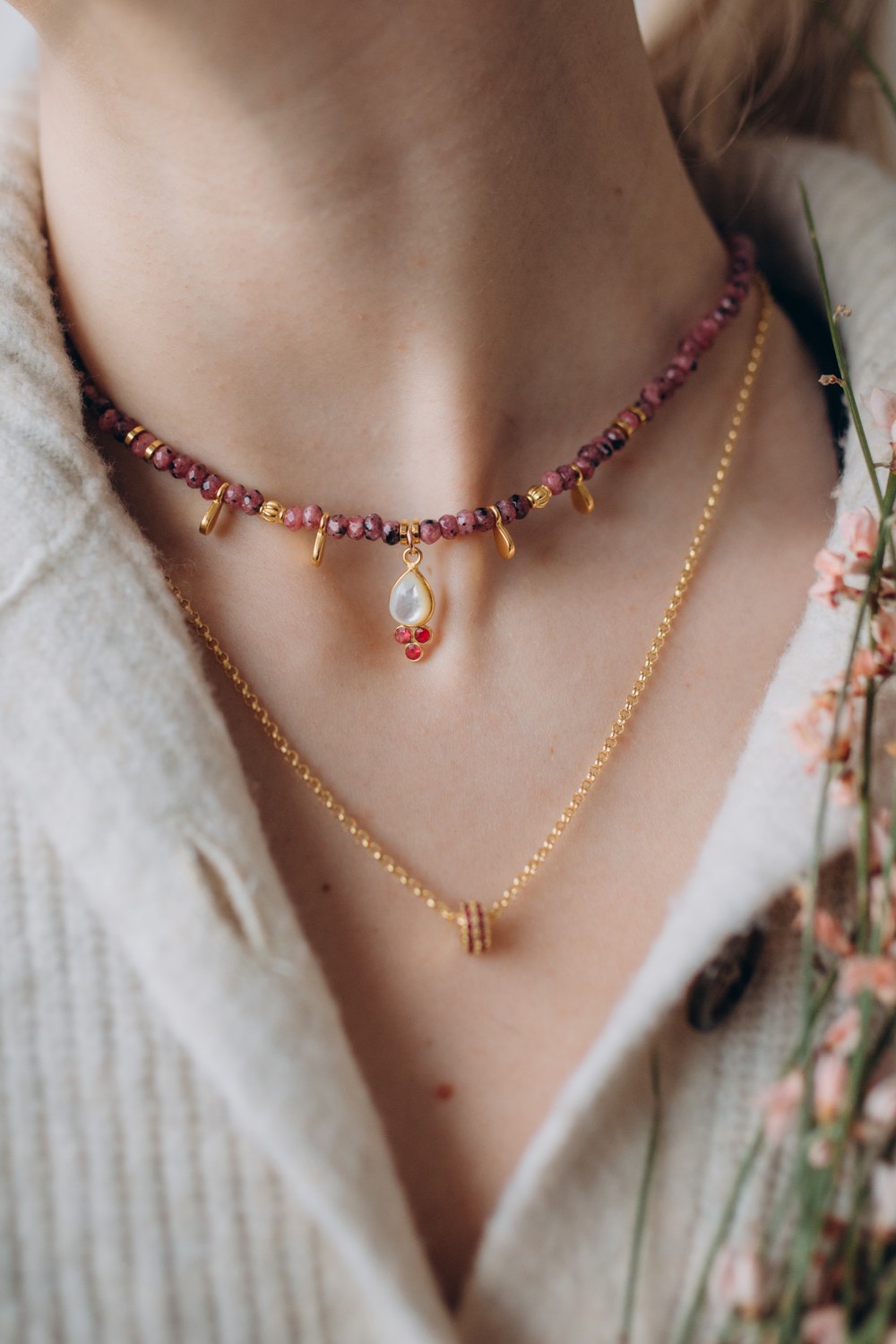 Collar de doble hilera de piedras naturales