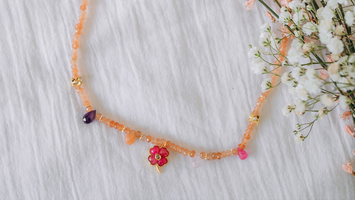 Esquema Colorido collar bohemio de piedras preciosas Esquema Colorido collar bohemio de piedras preciosas