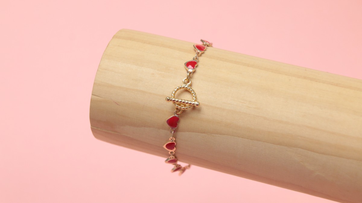 Pulsera de corazones rojos muy fácil de hacer