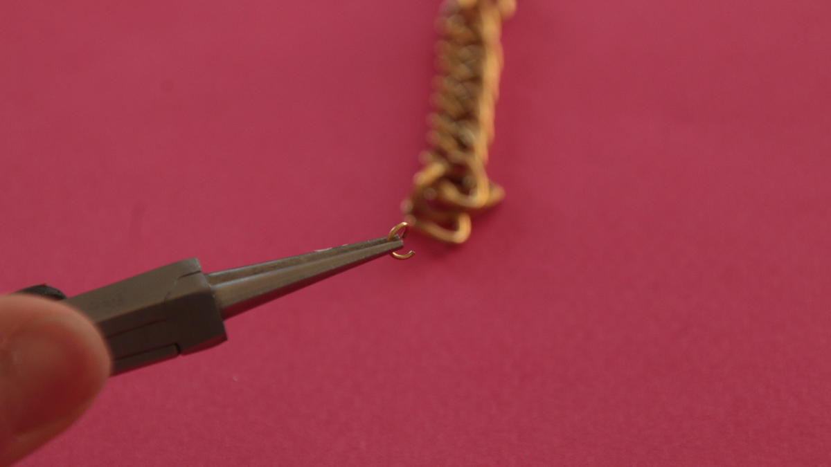 Collar con perlas grandes y colgante de mariposa : Paso 4 Collar con perlas grandes y colgante de mariposa : Paso 4