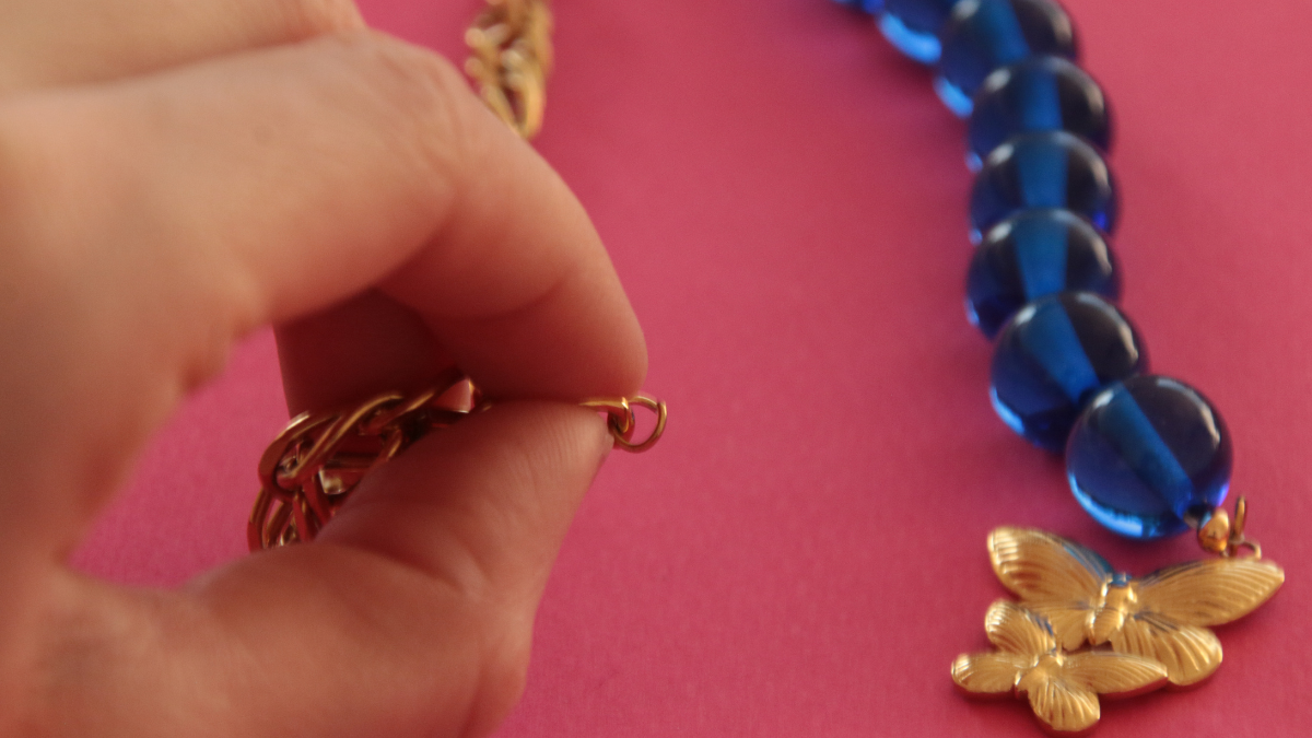 Collar con perlas grandes y colgante de mariposa : Paso 5 Collar con perlas grandes y colgante de mariposa : Paso 5