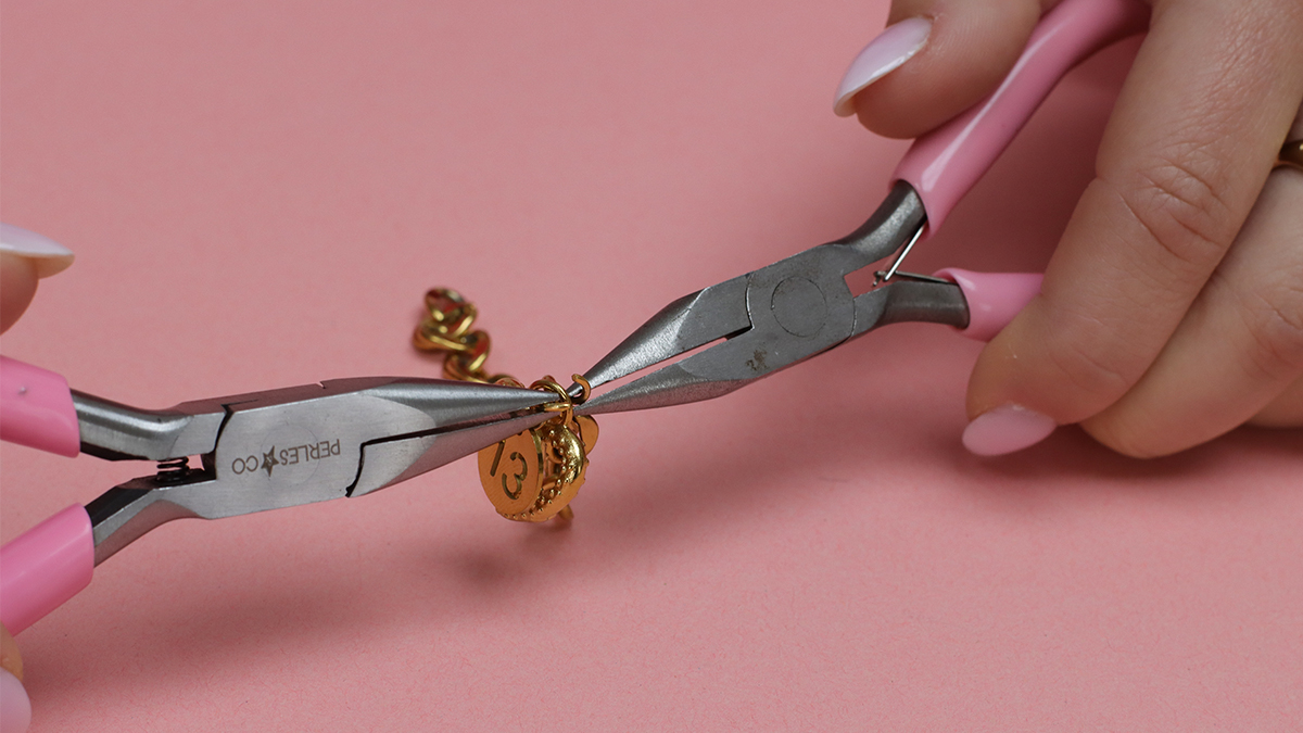 Bolso joya con colgante de letra y serpiente : Paso 2