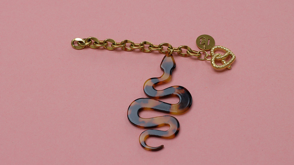 Bolso joya con colgante de letra y serpiente : Paso 3
