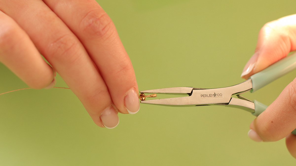 Collares rosa y verde con colgante de mariposa y cuentas de flores : Paso 2