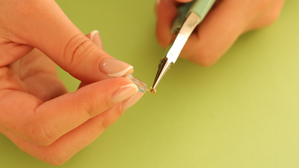 Collares rosa y verde con colgante de mariposa y cuentas de flores : Paso 9
