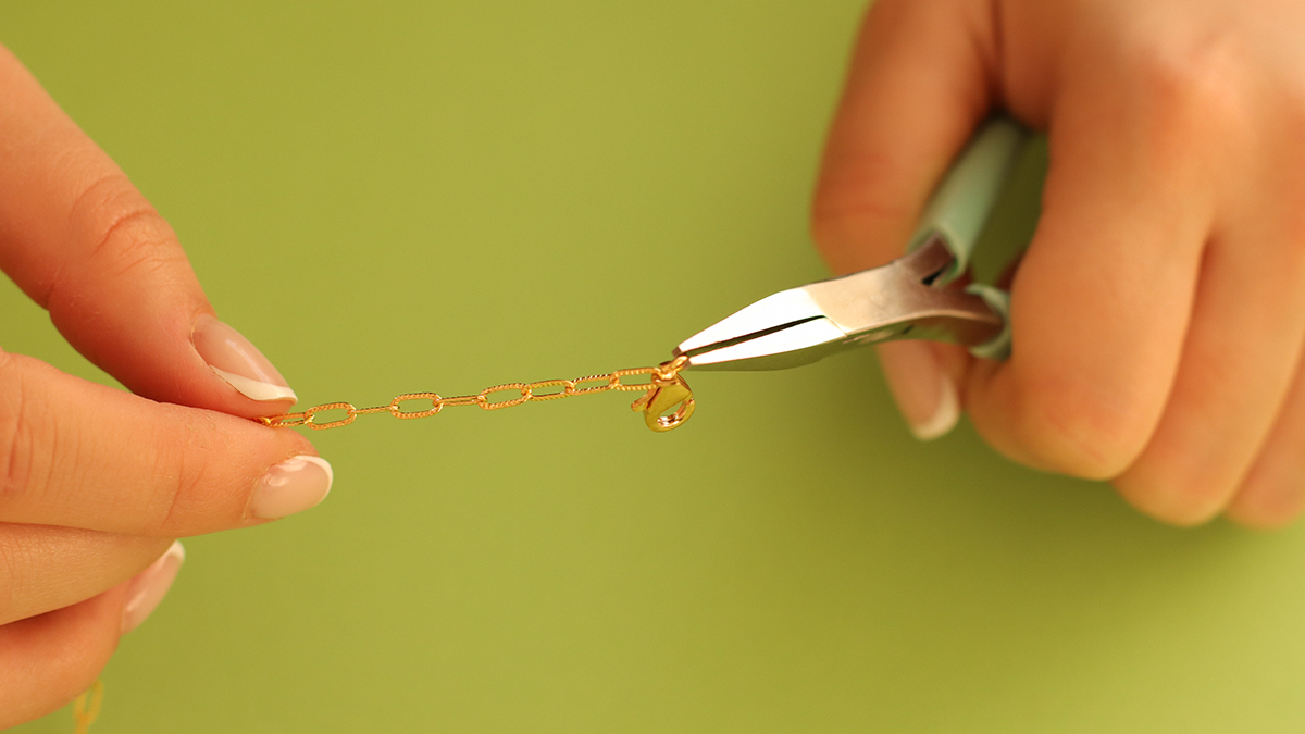 Collares rosa y verde con colgante de mariposa y cuentas de flores : Paso 12